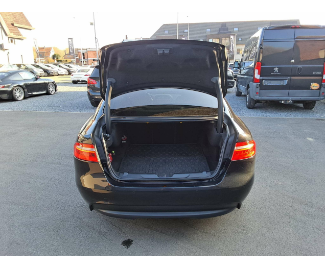 Jaguar XE 2.0 D E-Performance P R-SPORT NAVI CAM PARKH V&A Ninove auto