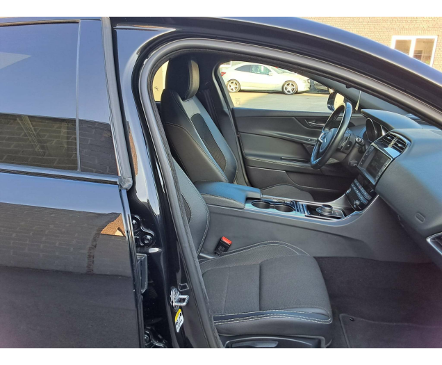 Jaguar XE 2.0 D E-Performance P R-SPORT NAVI CAM PARKH V&A Ninove auto