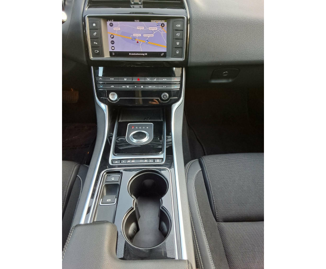 Jaguar XE 2.0 D E-Performance P R-SPORT NAVI CAM PARKH V&A Ninove auto