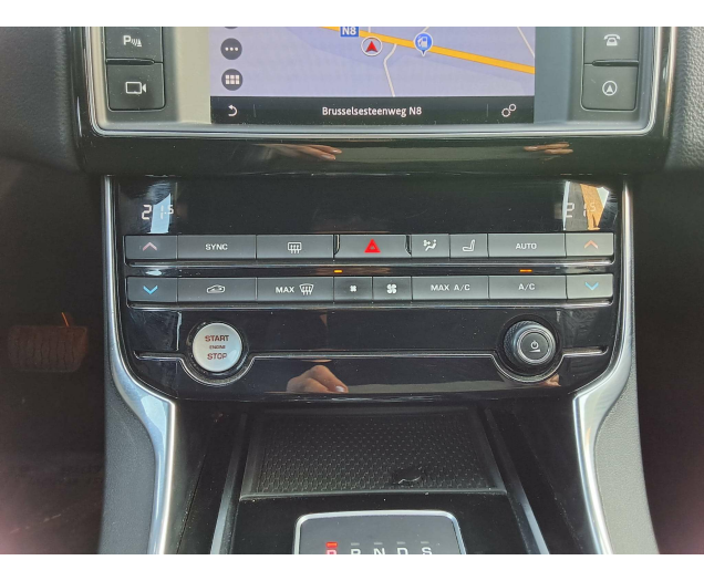 Jaguar XE 2.0 D E-Performance P R-SPORT NAVI CAM PARKH V&A Ninove auto