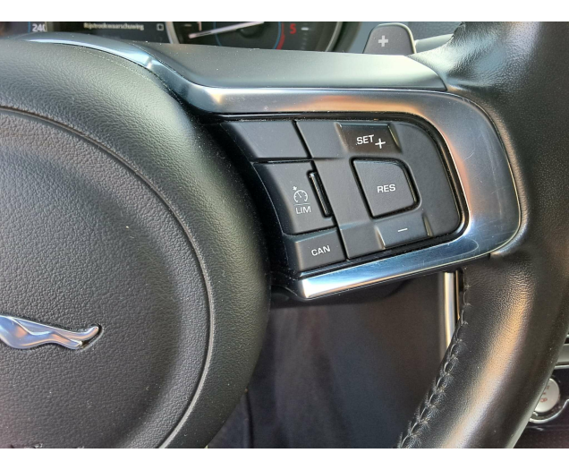 Jaguar XE 2.0 D E-Performance P R-SPORT NAVI CAM PARKH V&A Ninove auto