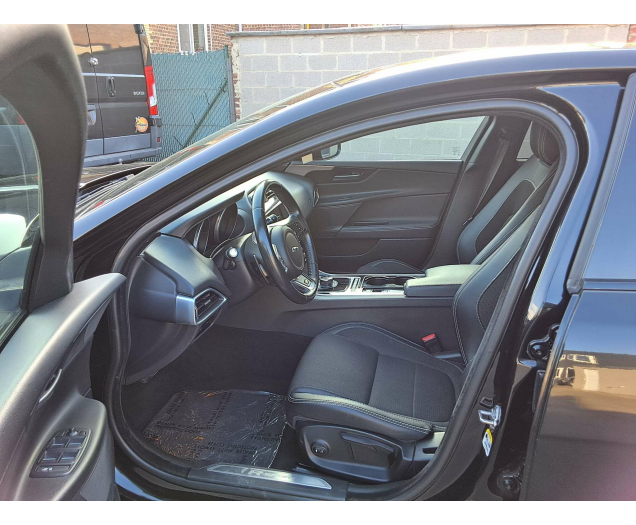Jaguar XE 2.0 D E-Performance P R-SPORT NAVI CAM PARKH V&A Ninove auto