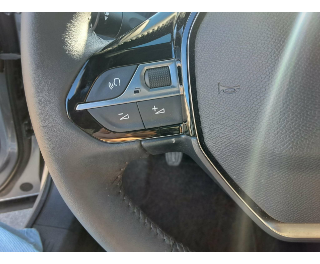 Peugeot 2008 1.2Turbo Allure 360°CAM PARKHULP V&A CARPLAY AIRCO Ninove auto