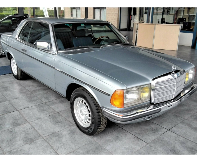 Mercedes-Benz 230 Coupe Garage Meirhaeghe