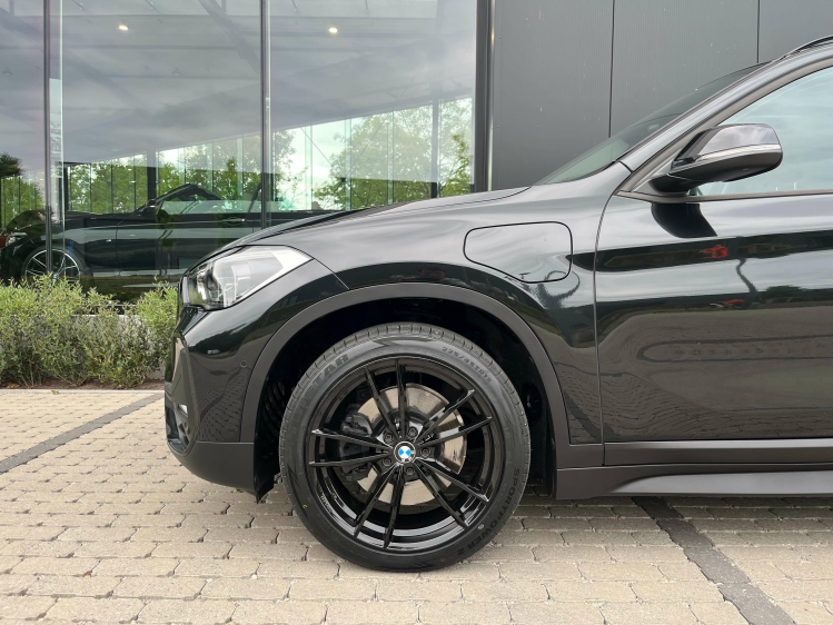 BMW X1 X1 xDrive25e Hybrid LED/Carplay/Leder/HUD/Zetelver Leconte Motors