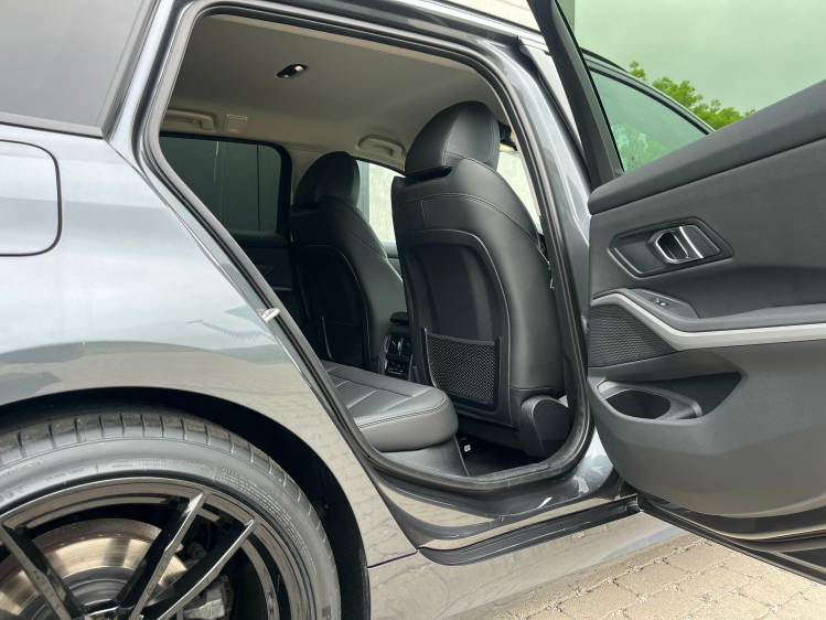 BMW 318 Touring 318iA Virtual/Leder/Sportzetels/Zetelverwarming/...!! Leconte Motors
