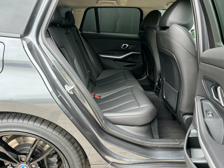 BMW 318 Touring 318iA Virtual/Leder/Sportzetels/Zetelverwarming/...!! Leconte Motors