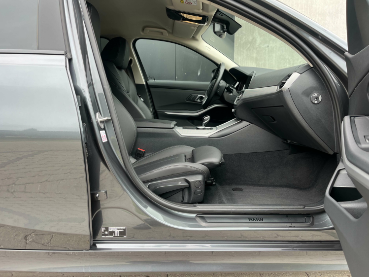 BMW 318 Touring 318iA Virtual/Leder/Sportzetels/Zetelverwarming/...!! Leconte Motors