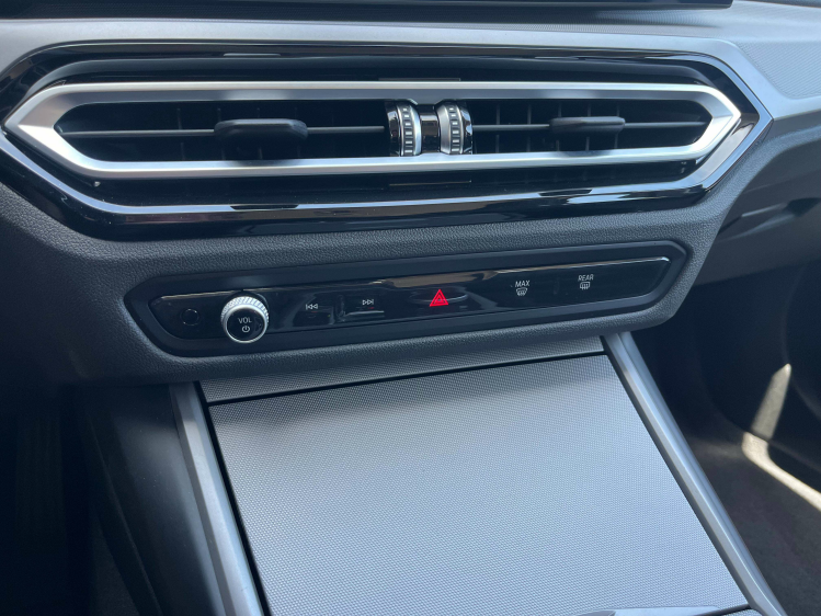 BMW 318 Touring 318iA Facelift Widescreen/LED/Leder/Sportzetels/Camera/...!! Leconte Motors