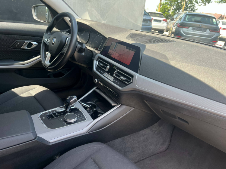 BMW 318 Touring 318iA Touring Shadowline Navigatie/Carplay/Cruise/...!! Leconte Motors