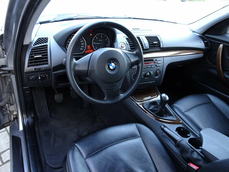 BMW 116 5d. ZEER PROPERE WAGEN  / LEDER,RADIO,AIRCO Garage Nico Vanderheeren BV