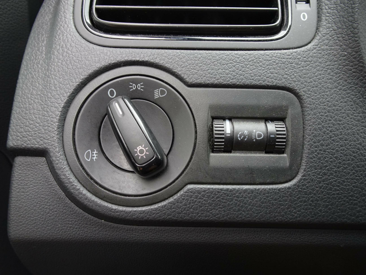 Volkswagen Polo 1.2i 5d. Trendline AIRCO,SERVO,RADIO/CD,EL.RAMEN Garage Nico Vanderheeren BV