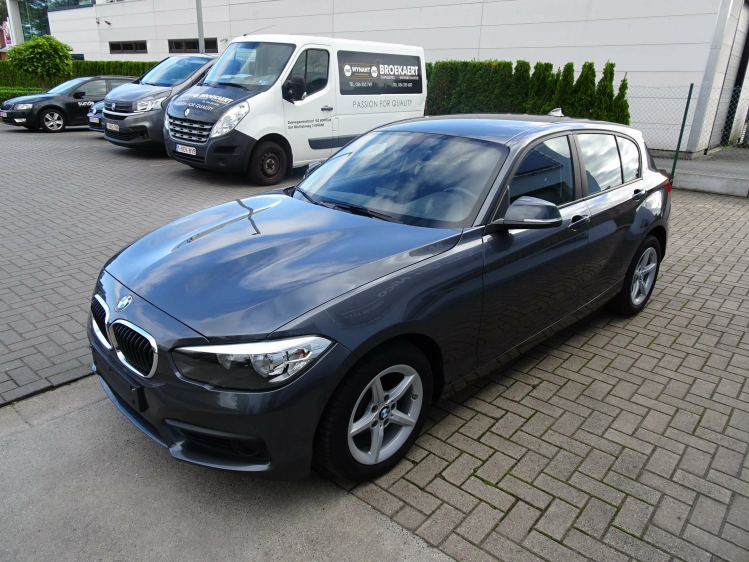BMW 118 118i 5d. NAVI,PDC V+A,BLUETH,AIRCO,USB,ALU,SERVO Garage Nico Vanderheeren BV