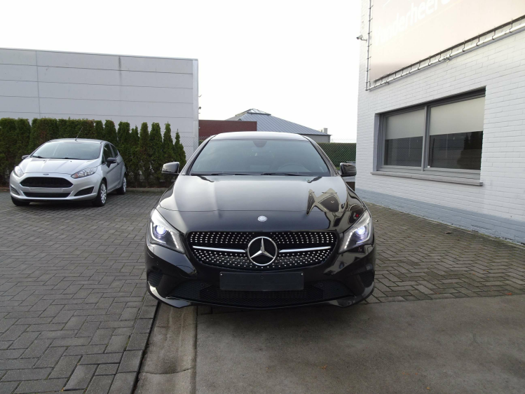 Mercedes-Benz CLA 180 PANODAK,XENON,AUTOMAAT,NAVI,CRUISE,SPORTZETELS Garage Nico Vanderheeren BV