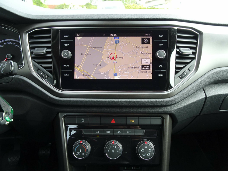 Volkswagen T-Roc 1.0 TSI | NAVI, CARPLAY, PDC V+A, TREKHAAK, AIRCO Garage Nico Vanderheeren BV