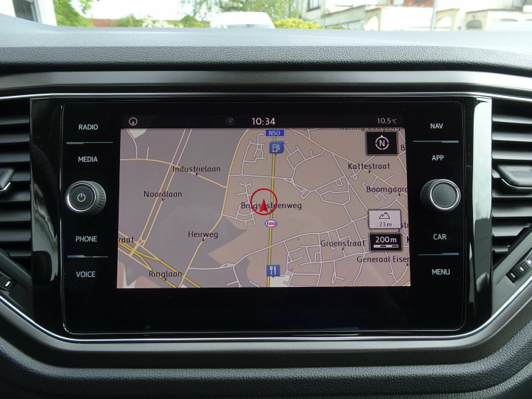 Volkswagen T-Roc 1.0 TSI | NAVI, CARPLAY, PDC V+A, TREKHAAK, AIRCO Garage Nico Vanderheeren BV