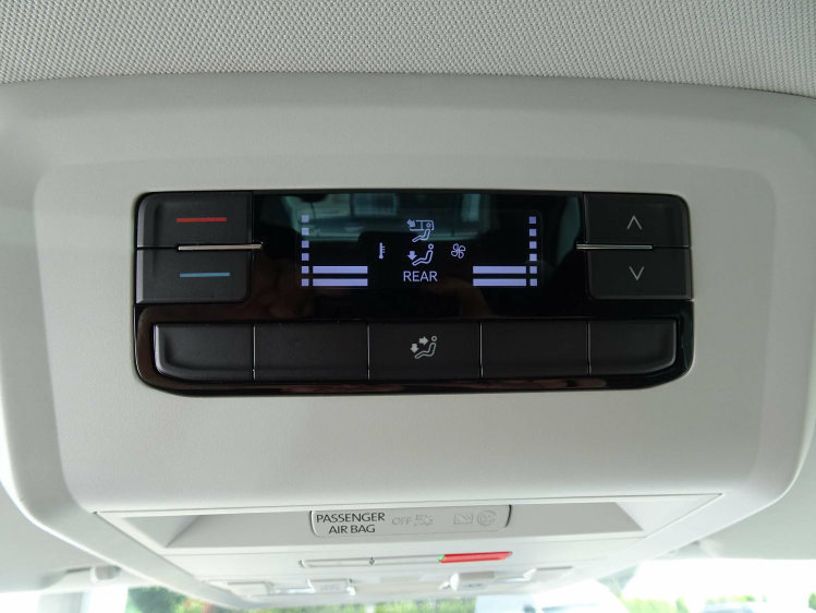 Volkswagen T6.1 Caravelle 5pl. Lichte vracht NAVI,CARPLAY,CAMERA,TREKHAAK Garage Nico Vanderheeren BV