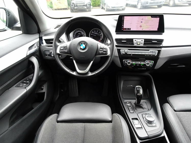 BMW X1 1.5iA sDrive18 PANODAK,CAMERA,HEAD-UP,TREKHAAK Garage Nico Vanderheeren BV