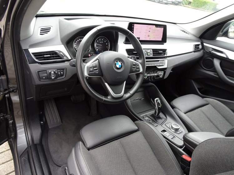 BMW X1 1.5iA sDrive18 PANODAK,CAMERA,HEAD-UP,TREKHAAK Garage Nico Vanderheeren BV