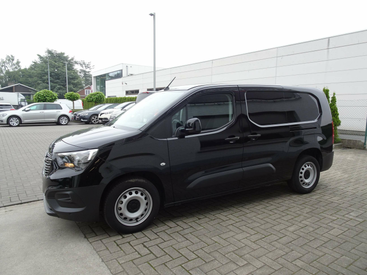 Opel Combo 1.2i 2pl. L2H1 NAVI,CARPLAY,CRUISE,SCHUIFDEUR L+R Garage Nico Vanderheeren BV