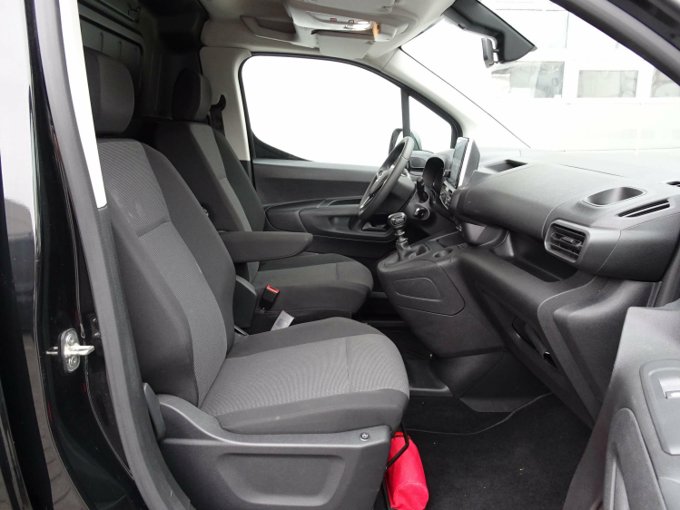 Opel Combo 1.2i 2pl. L2H1 NAVI,CARPLAY,CRUISE,SCHUIFDEUR L+R Garage Nico Vanderheeren BV