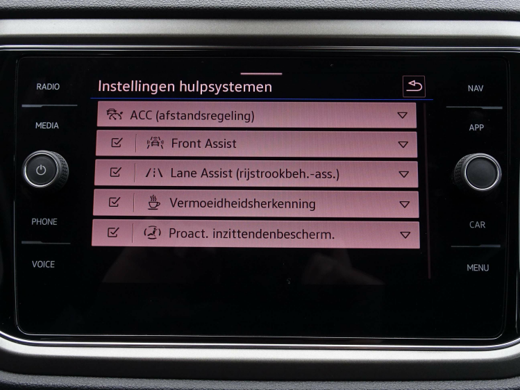 Volkswagen T-Roc 1.0TSi Style CARPLAY,ADAPT.CRUISE,AIRCO,DAB,BLUETH Garage Nico Vanderheeren BV