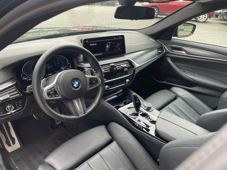 BMW 530 530e | M PACK,LEDEREN ZETELS,CARPLAY, CAMERA Garage Nico Vanderheeren BV