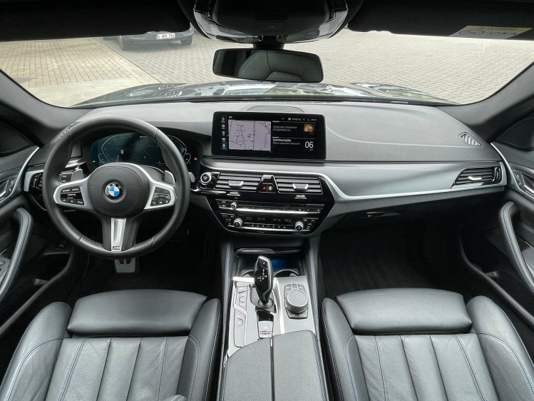 BMW 530 530e | M PACK,LEDEREN ZETELS,CARPLAY, CAMERA Garage Nico Vanderheeren BV