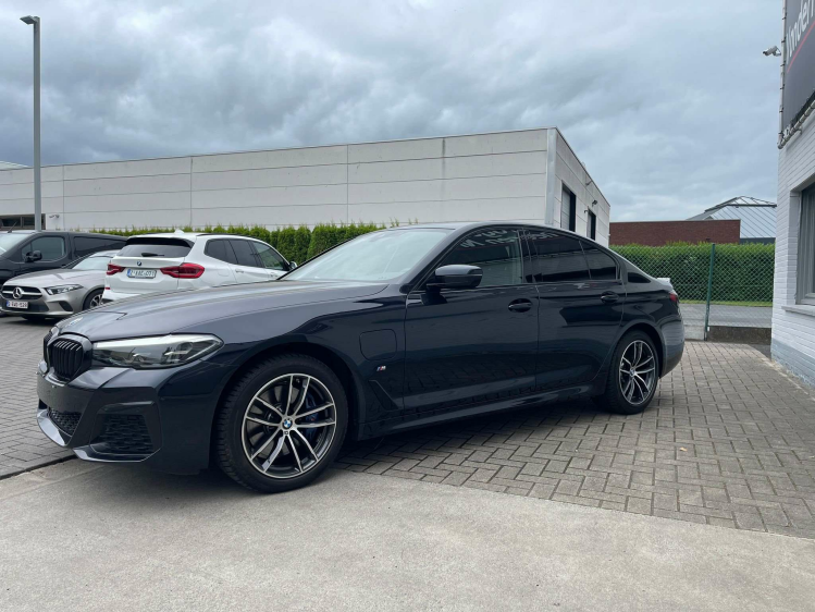 BMW 530 530e | M PACK,LEDEREN ZETELS,CARPLAY, CAMERA Garage Nico Vanderheeren BV