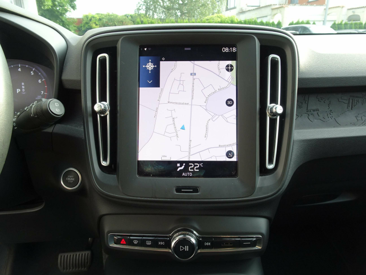 Volvo XC40 1.5T2 Momentum Geartronic CARPLAY,CAMERA,CRUISE Garage Nico Vanderheeren BV