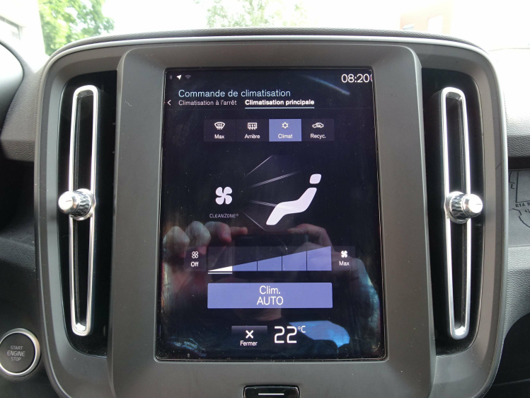 Volvo XC40 1.5T2 Momentum Geartronic CARPLAY,CAMERA,CRUISE Garage Nico Vanderheeren BV