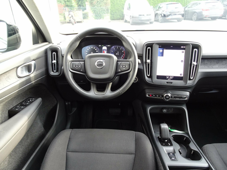 Volvo XC40 1.5T2 Momentum Geartronic CARPLAY,CAMERA,CRUISE Garage Nico Vanderheeren BV