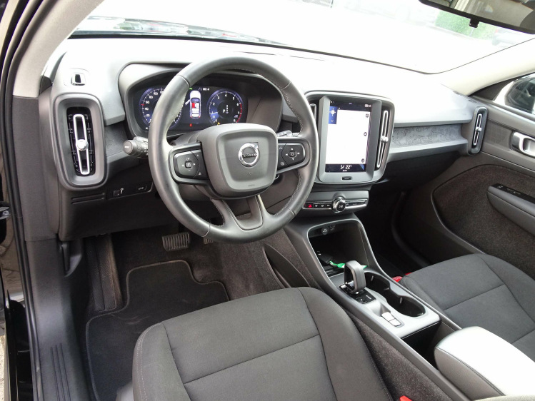 Volvo XC40 1.5T2 Momentum Geartronic CARPLAY,CAMERA,CRUISE Garage Nico Vanderheeren BV