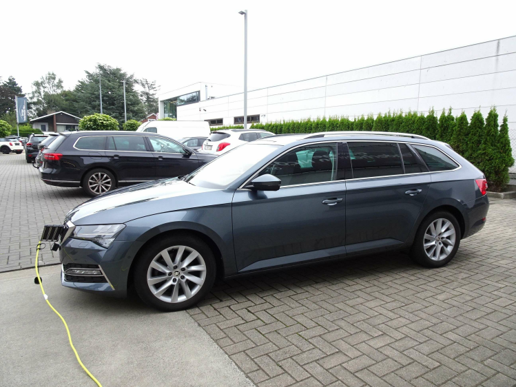 Skoda Superb 1.4TSi PHEV (160 kW) DSG,LED,CAMERA,CARPLAY,KEYLES Garage Nico Vanderheeren BV