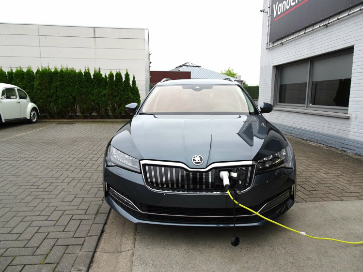 Skoda Superb 1.4TSi PHEV (160 kW) DSG,LED,CAMERA,CARPLAY,KEYLES Garage Nico Vanderheeren BV