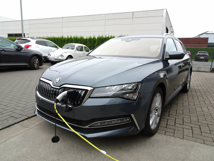 Skoda Superb 1.4TSi PHEV (160 kW) DSG,LED,CAMERA,CARPLAY,KEYLES Garage Nico Vanderheeren BV