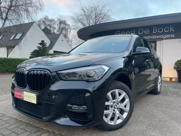 BMW X1 2.0iAxDriveMSPORT/PANO/H UP/TREKH Geert De Bock