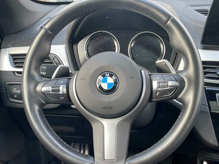 BMW X1 2.0iAxDriveMSPORT/PANO/H UP/TREKH Geert De Bock