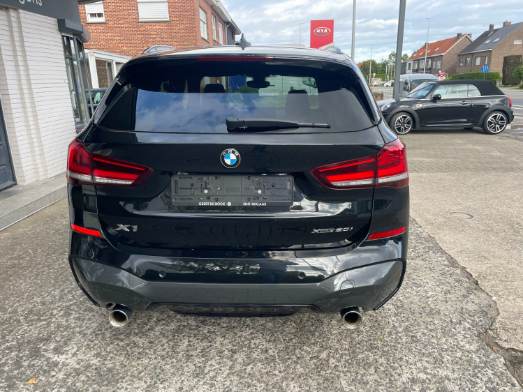 BMW X1 2.0iAxDriveMSPORT/PANO/H UP/TREKH Geert De Bock