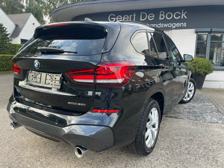 BMW X1 2.0iAxDriveMSPORT/PANO/H UP/TREKH Geert De Bock