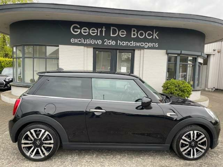 MINI Cooper AUT/NAVI/PANO/PDC/17