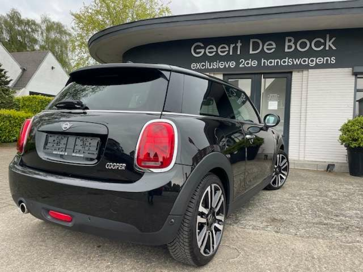 MINI Cooper AUT/NAVI/PANO/PDC/17