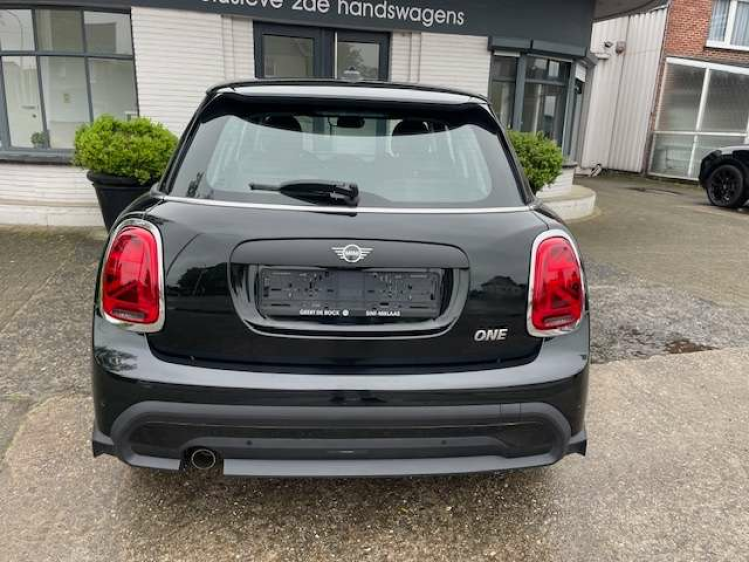 MINI One 1.5  5 DEURS CLASSIC TRIM/NAVI/PDC** Geert De Bock