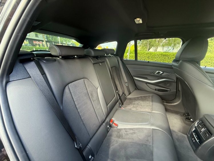 BMW 320 iAS TOURING/M SPORT/PANO/Head UP/19