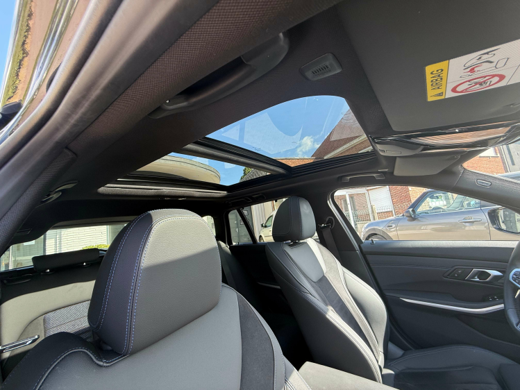 BMW 320 iAS TOURING/M SPORT/PANO/Head UP/19