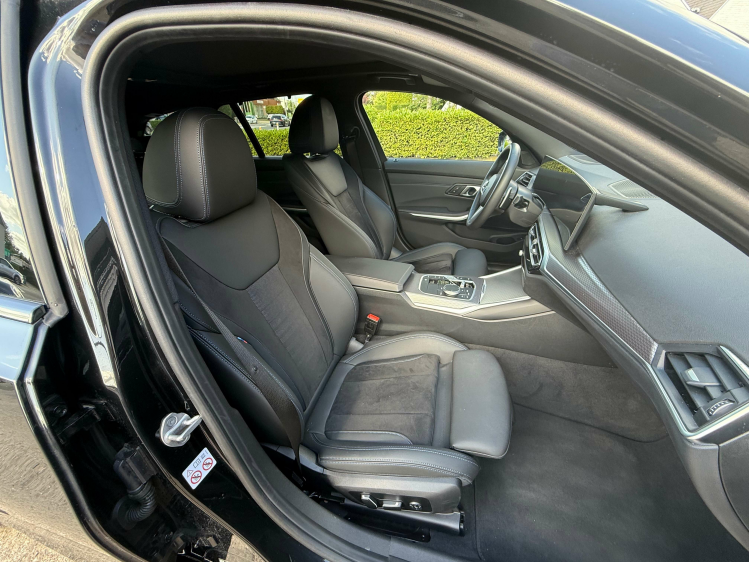 BMW 320 iAS TOURING/M SPORT/PANO/Head UP/19