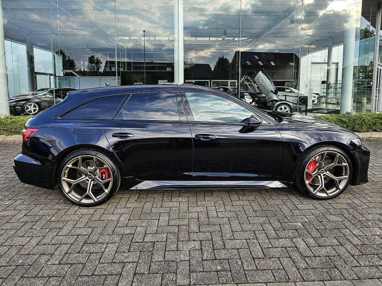 Audi RS6 Performance Exclusive NEW / B&O 3D / Pano / FULL DVX Cars