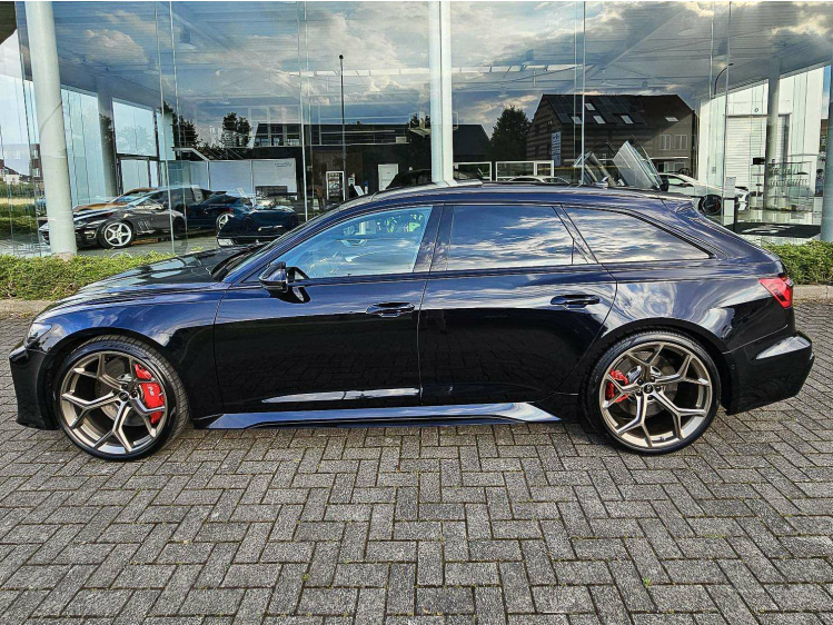 Audi RS6 Performance Exclusive NEW / B&O 3D / Pano / FULL DVX Cars