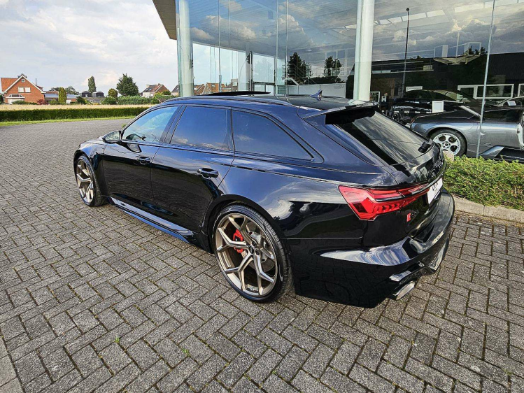 Audi RS6 Performance Exclusive NEW / B&O 3D / Pano / FULL DVX Cars