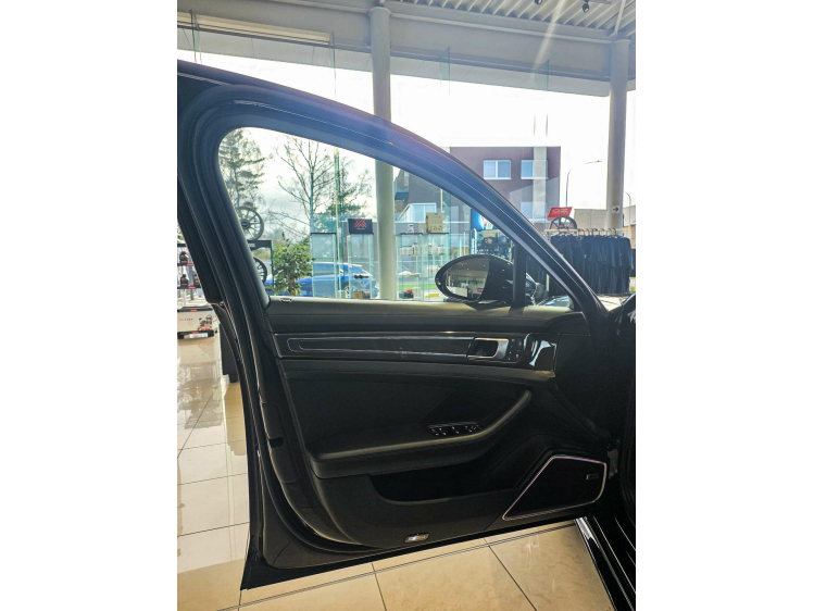 Porsche Panamera Sport Tour Platinium /Pano/Vented/360° DVX Cars